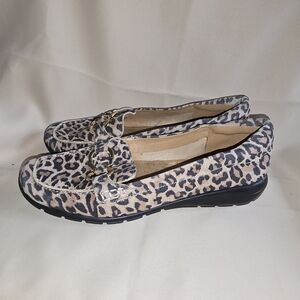 Easy Spirit Avienta slip-on loafers in a leopard print pattern sz 9W